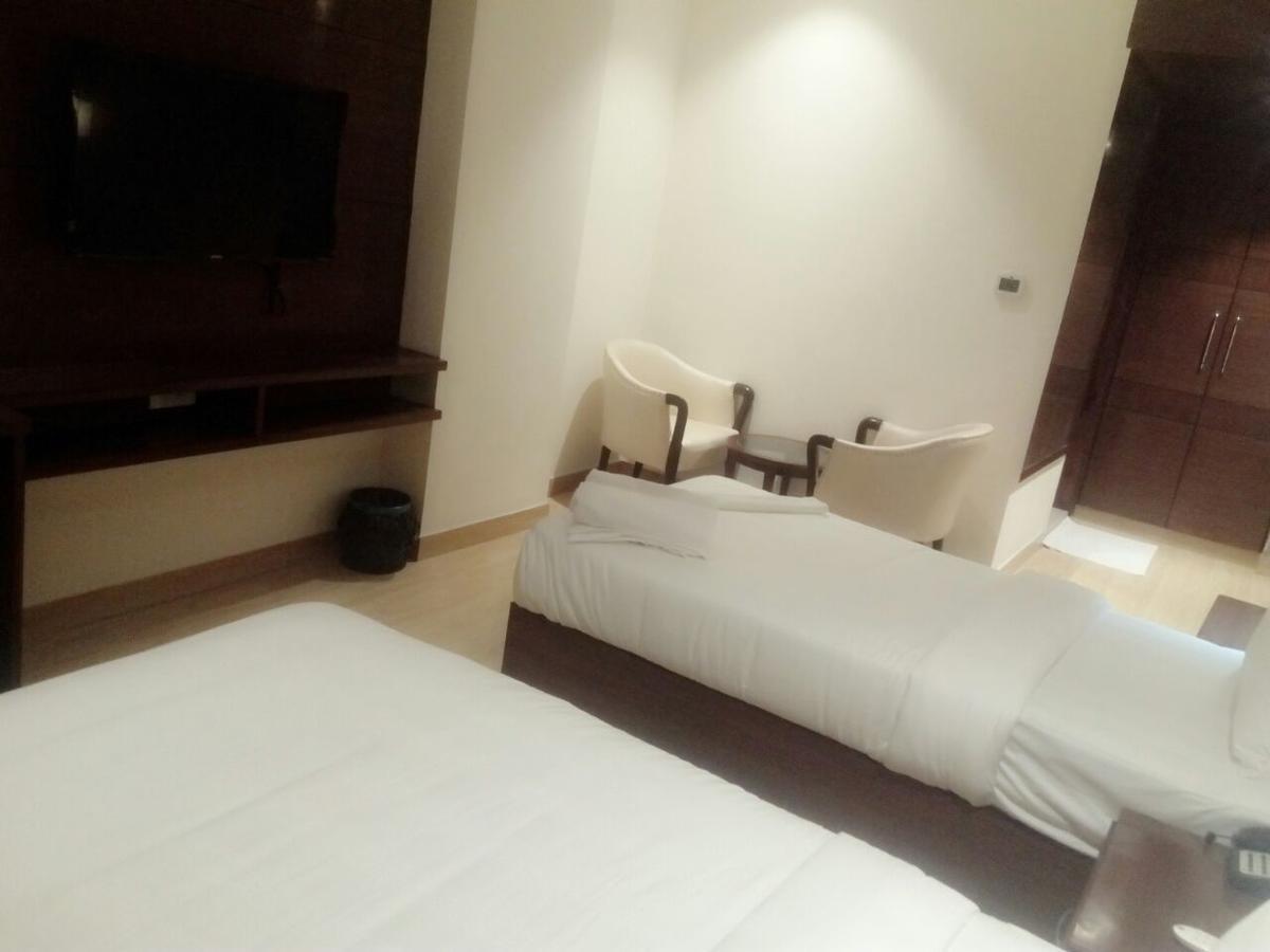 The Grand Parisian Hotel Delhi  Ngoại thất bức ảnh