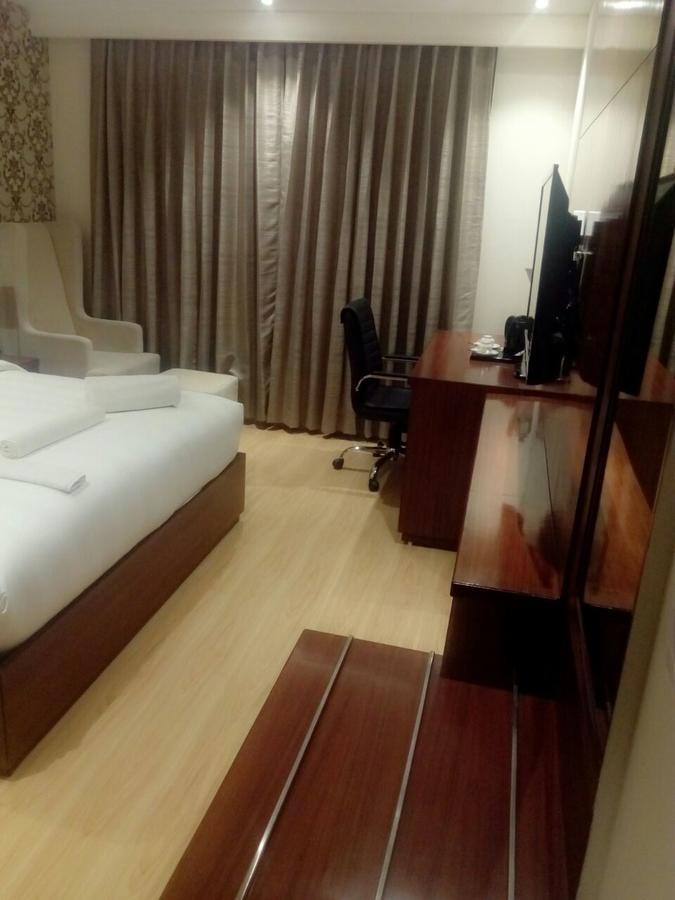 The Grand Parisian Hotel Delhi  Ngoại thất bức ảnh