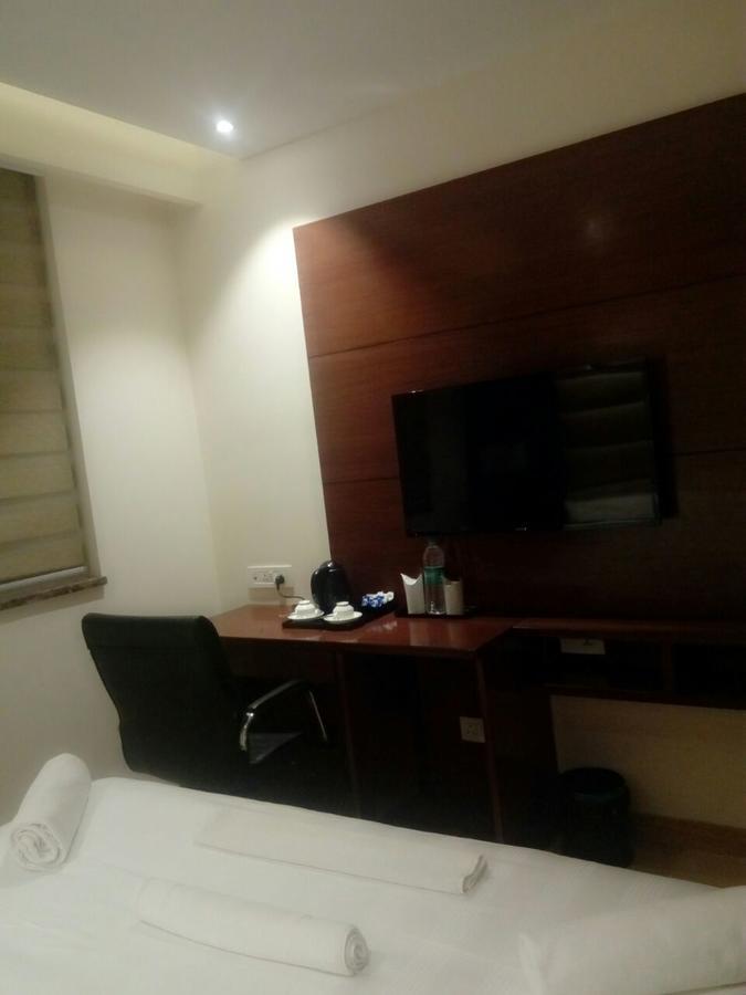 The Grand Parisian Hotel Delhi  Ngoại thất bức ảnh