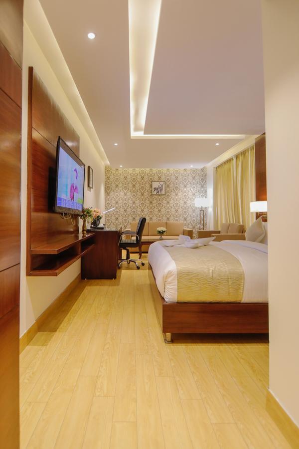 The Grand Parisian Hotel Delhi  Ngoại thất bức ảnh
